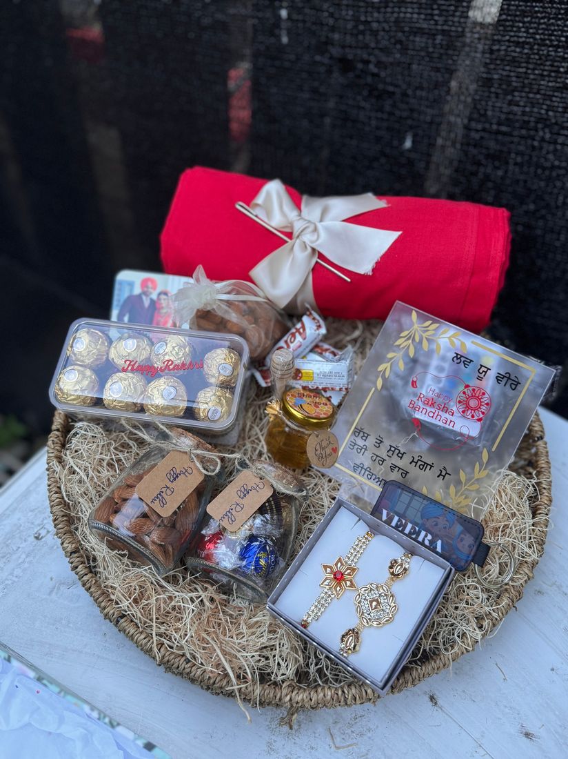 Artistic gift hampers